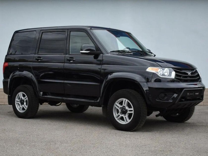 УАЗ Патриот черный