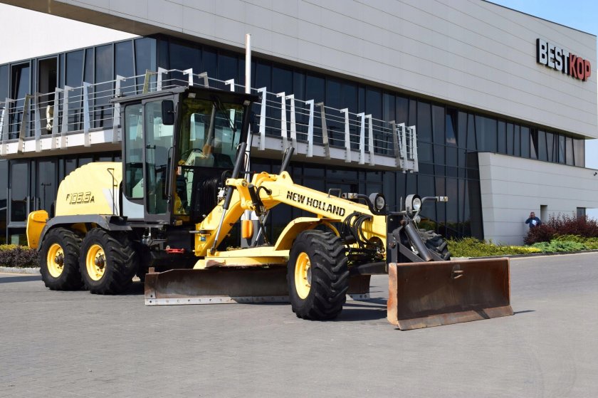 Автогрейдер Нью Холланд