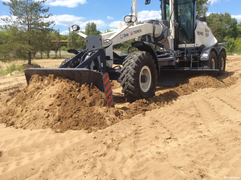 Автогрейдер UMG TG 140