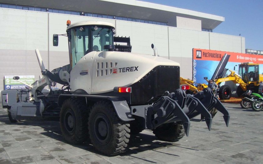 Terex TLB 825-RM