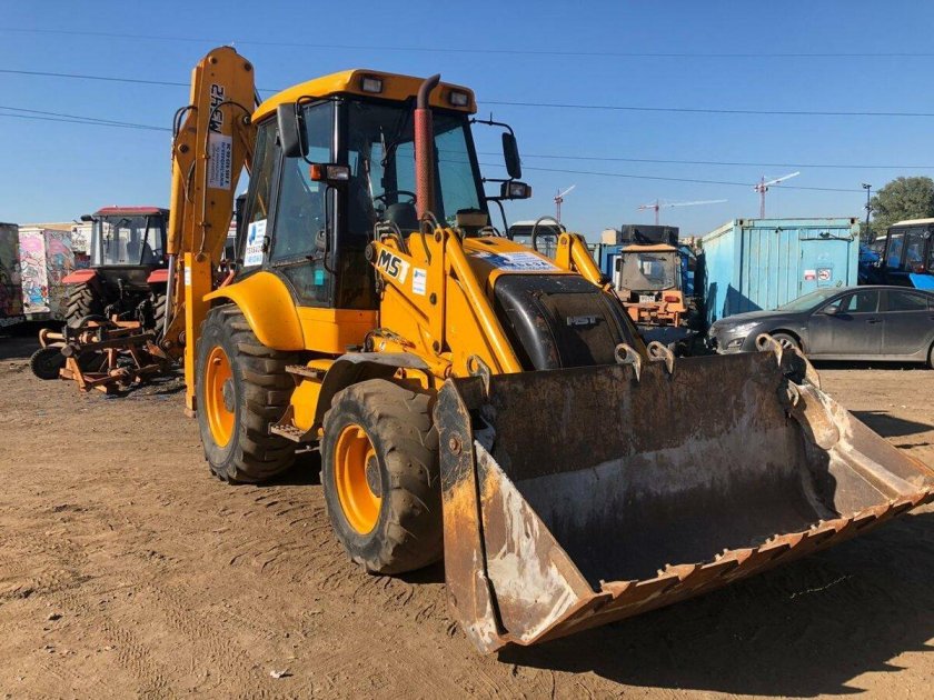 Экскаватор-погрузчик MST m542