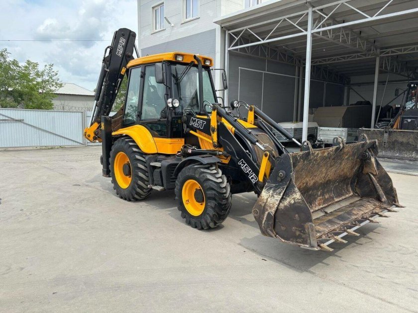 Экскаватор-погрузчик mst m544
