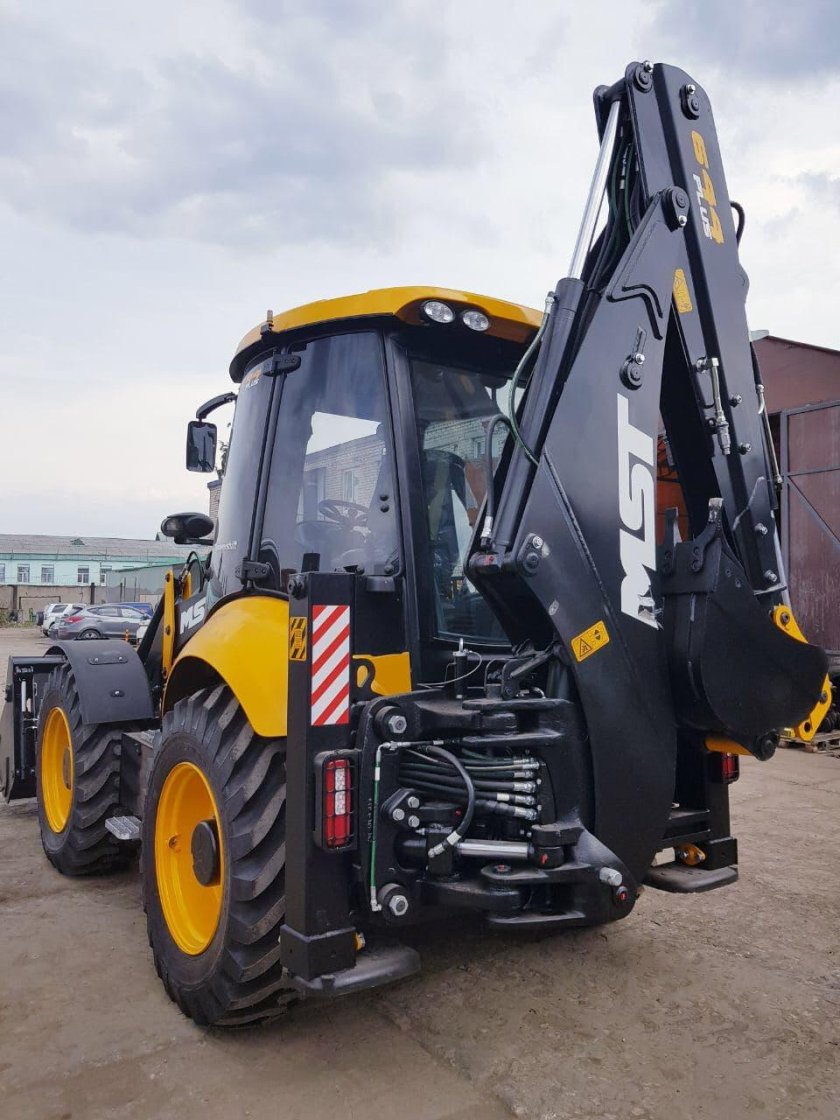 Экскаватор-погрузчик MST 644 Plus