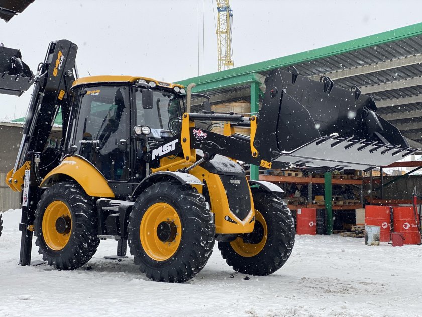 Экскаватор-погрузчик MST m644 Plus