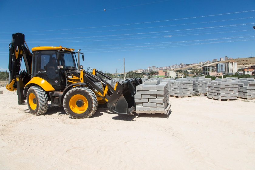 Экскаватор-погрузчик MST 644 Plus