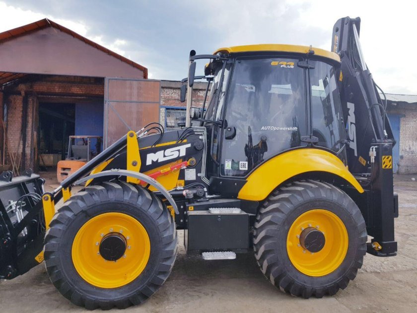 Экскаватор погрузчик MST м644plus