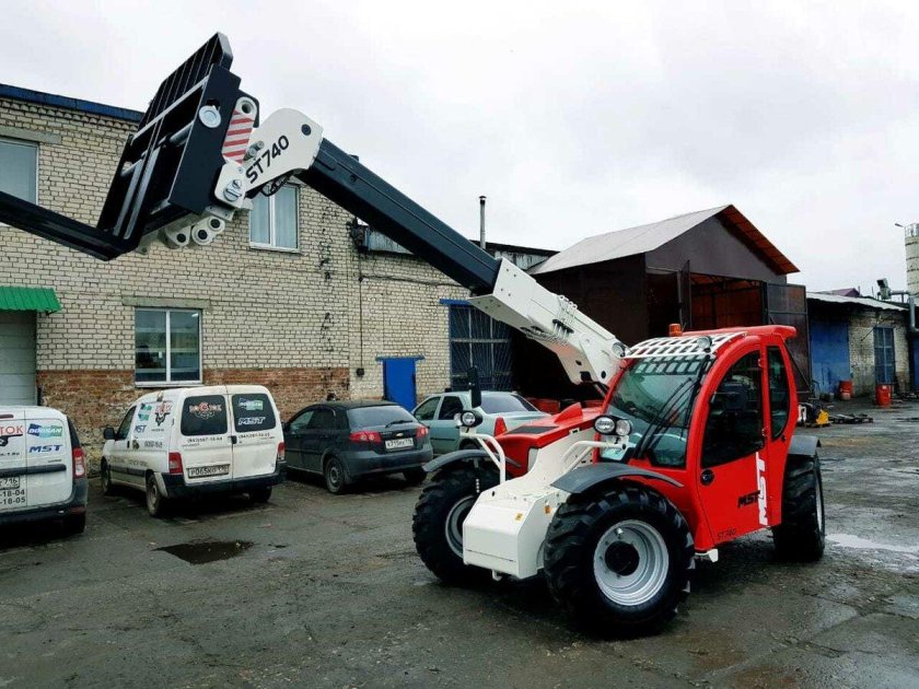 Телескопический погрузчик MST St 7.40