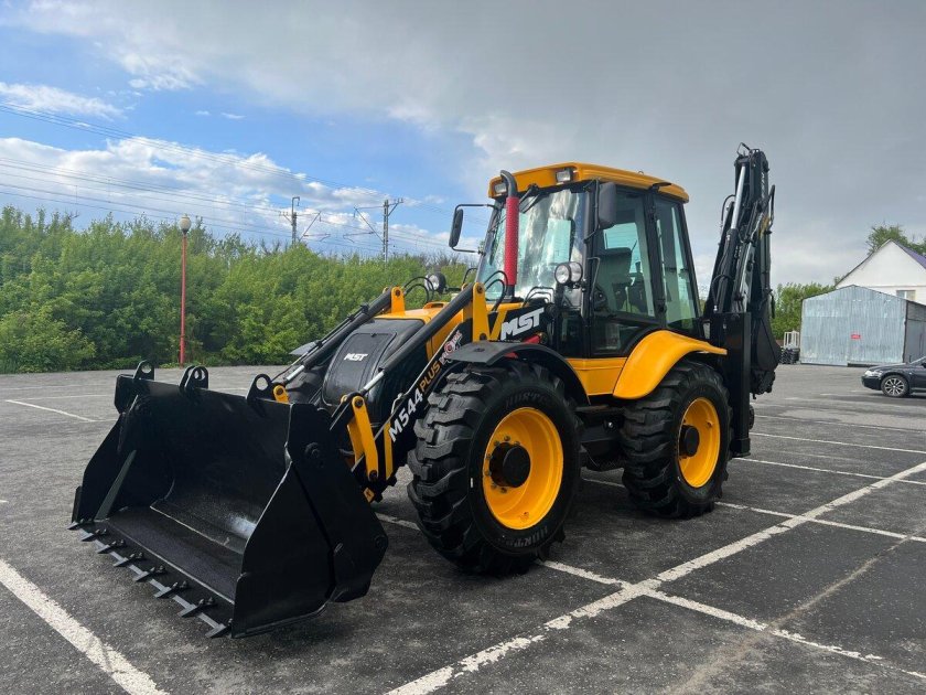 Экскаватор-погрузчик MST m544