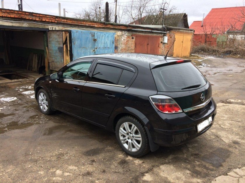 Опель Астра хэтчбек 2008 черный