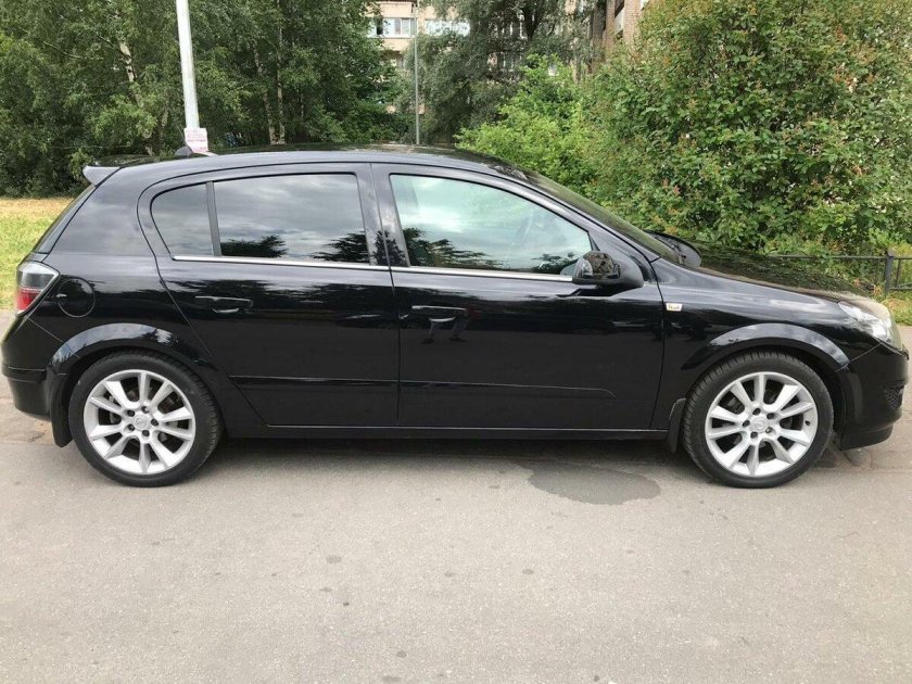 Опель Астра h хэтчбек черный