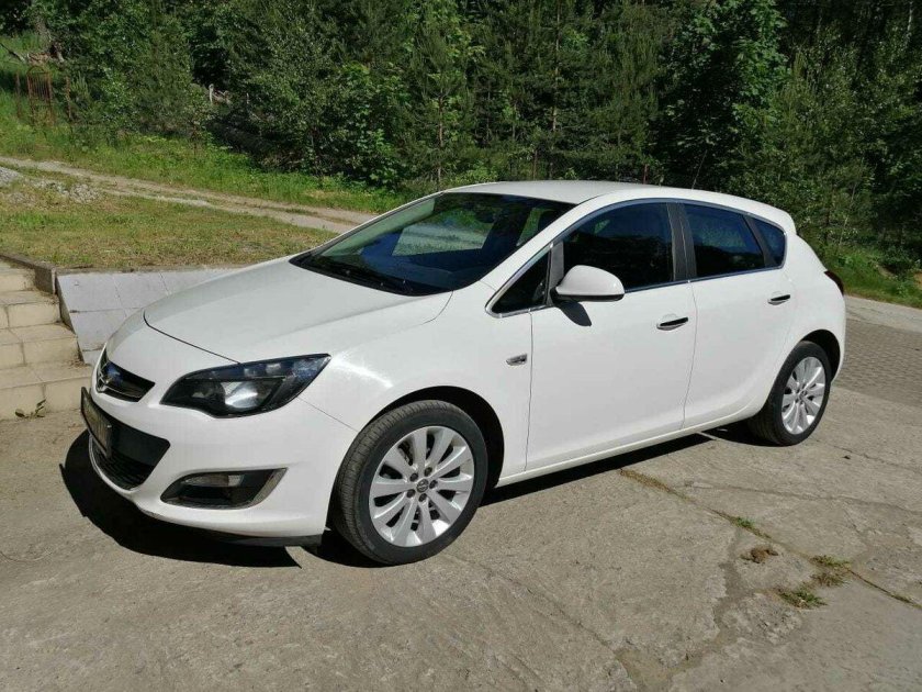Opel Astra j белая