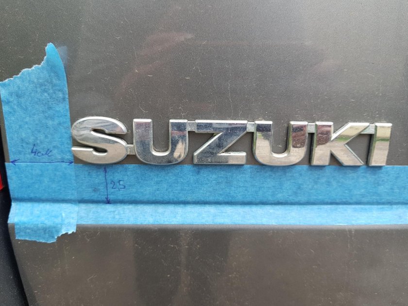 Шильдик Сузуки Гранд Витара