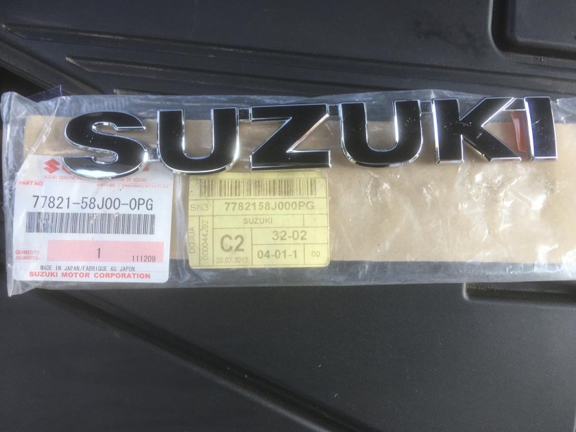Шильдик Suzuki 9.9