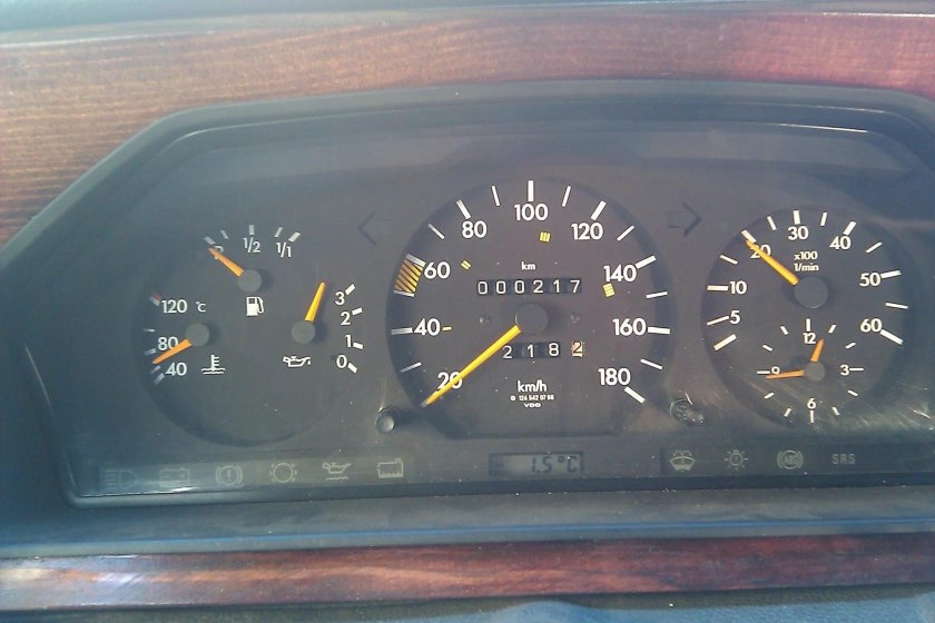 Приборная панель Мерседес 124 210