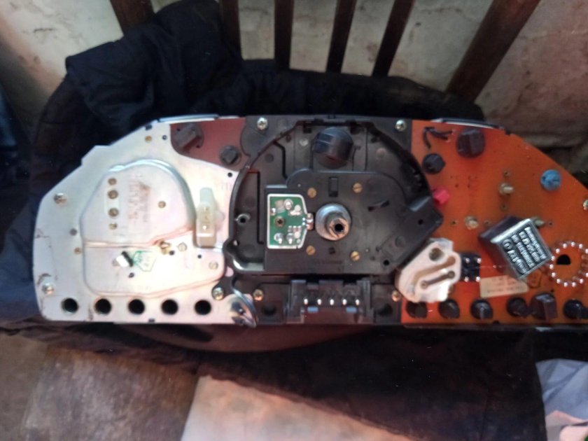 Приборная панель w124