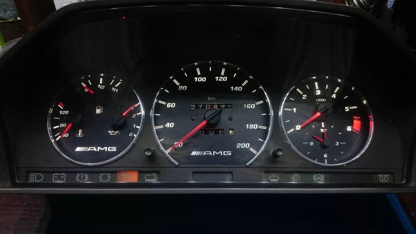 Приборная панель Mercedes w124