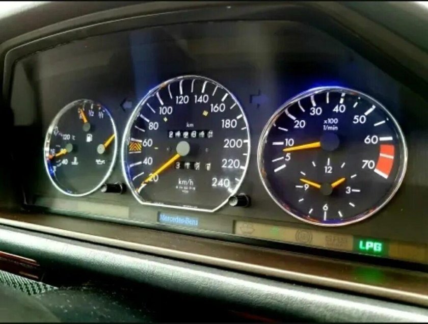 Приборная панель мерседес