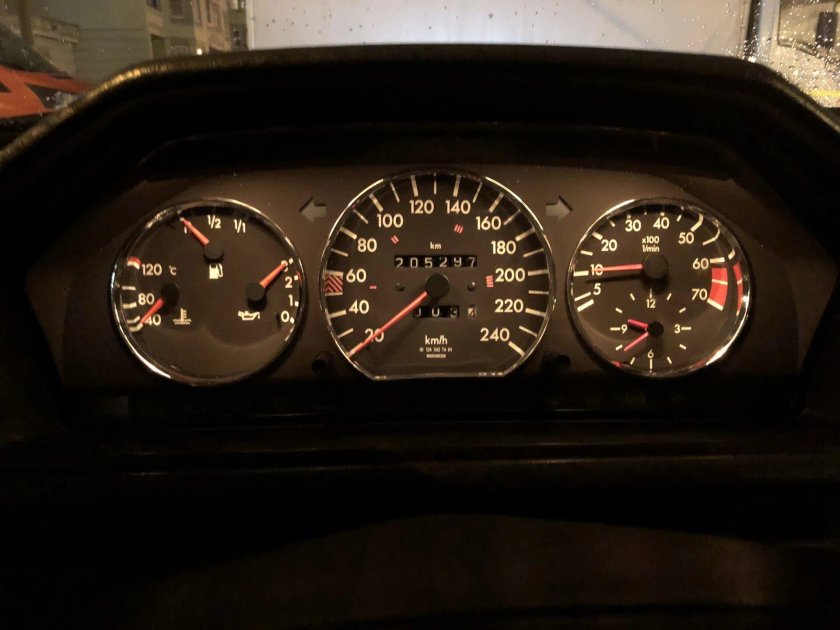 Кольца в приборку Мерседес 124