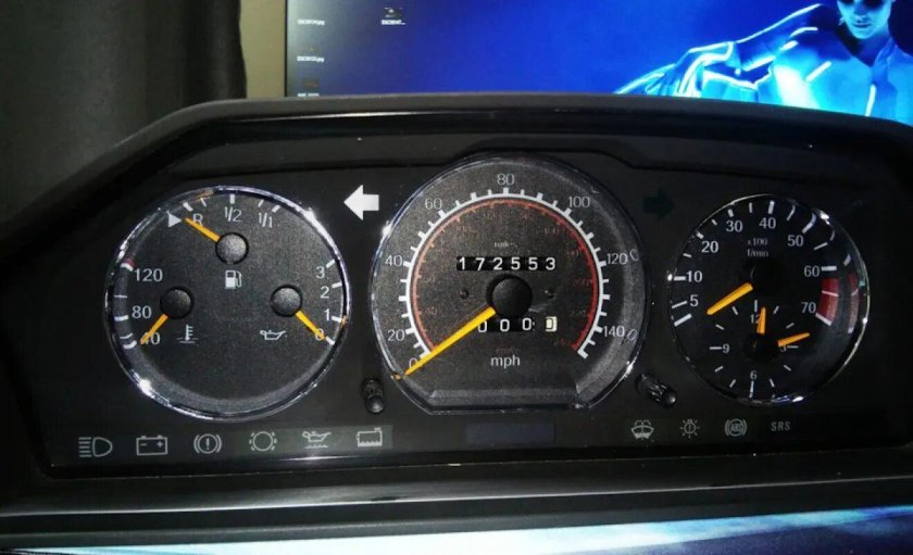 Приборная панель Мерседес 124