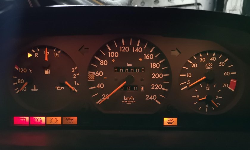 Щиток приборов Мерседес 124