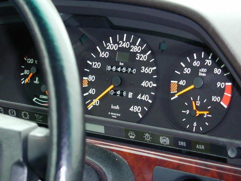 Мерседес 140 спидометр 400 км