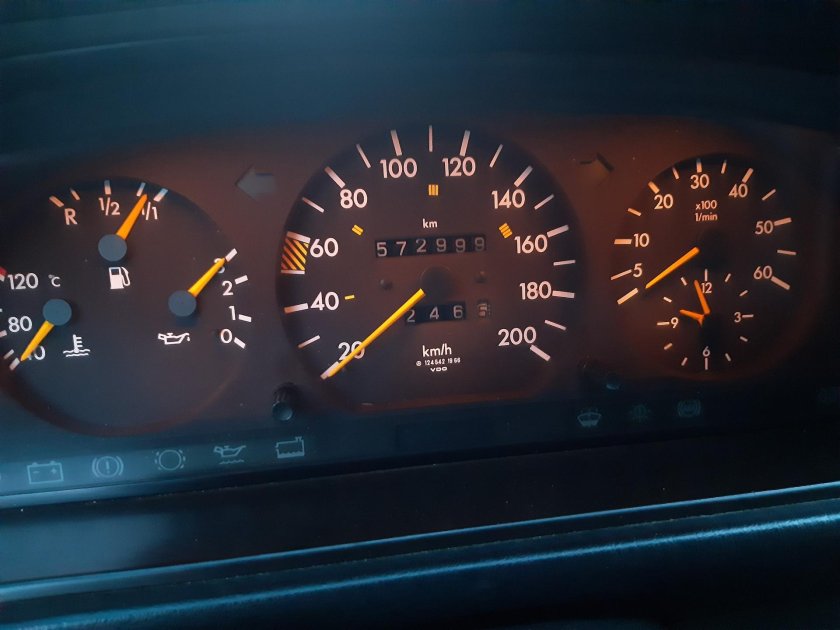 Приборная панель Мерседес 124