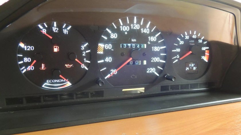 Пересвет щитка приборов w140