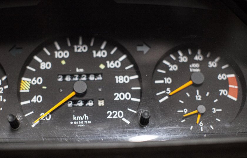 Как снять приборку Мерседес 124