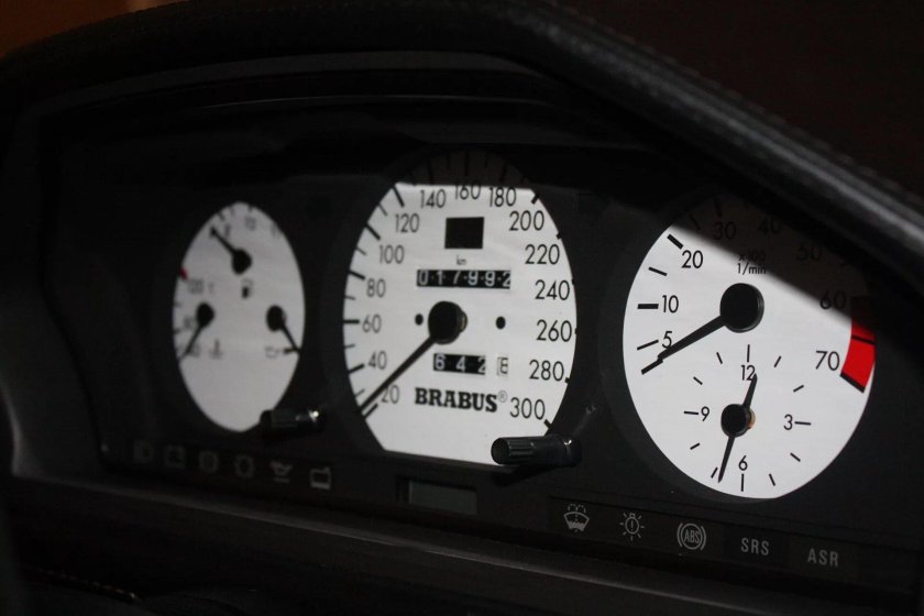 Mercedes e500 w124 приборная панель