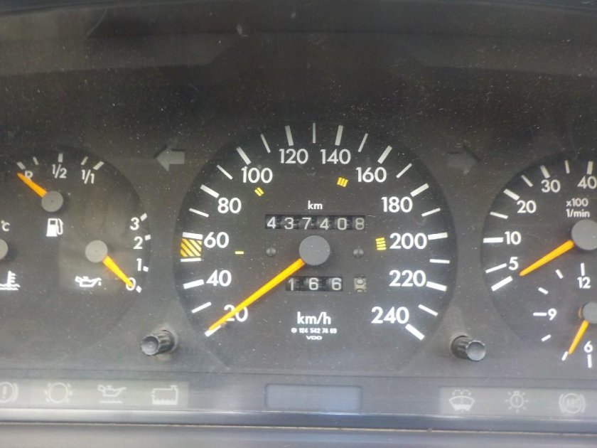 Щиток приборов Мерседес 124 2.0 дизель