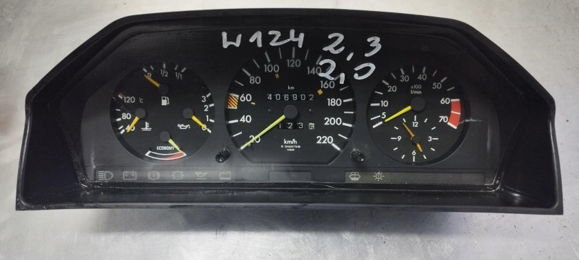 Приборная панель w124 amg