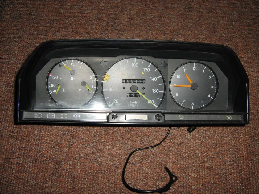 Приборная панель Мерседес 190