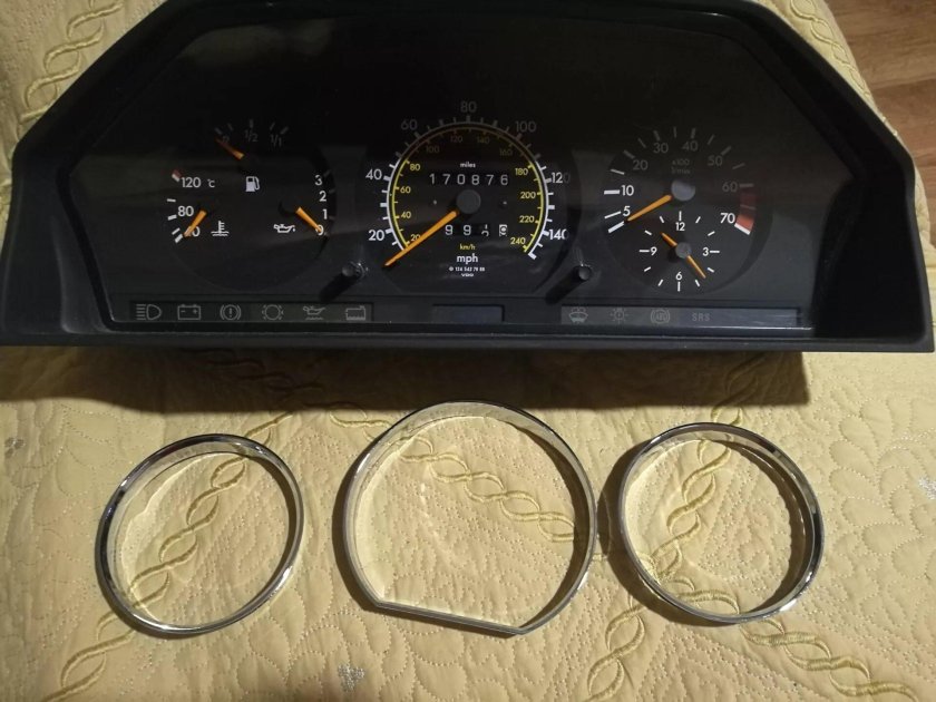 Панель Мерседес 124