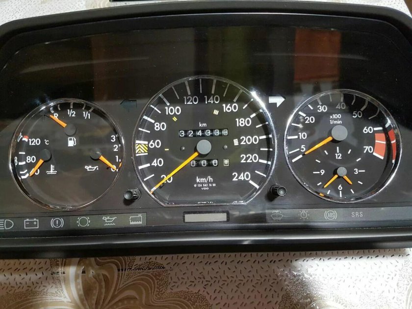 Кольца в приборку Мерседес 124