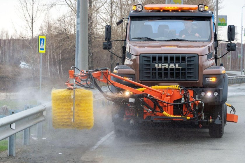 Уборочная машина КДМ