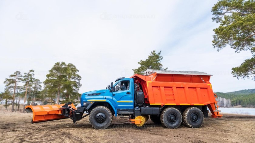 Урал 55571 КДМ