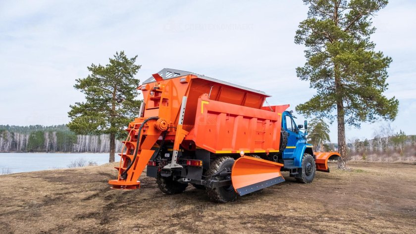 КДМ С боковым отвалом