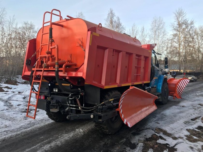 Урал Некст комбинированная дорожная машина