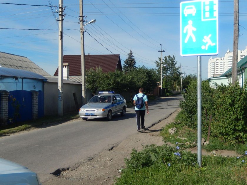 Дорожные знаки во дворах