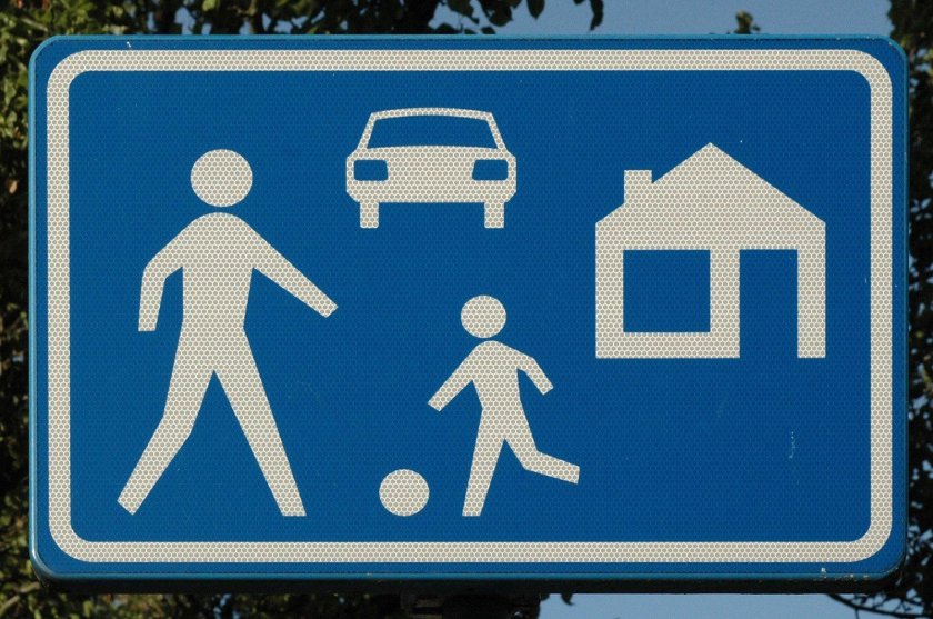 Знаки дорожного движения жилая зона