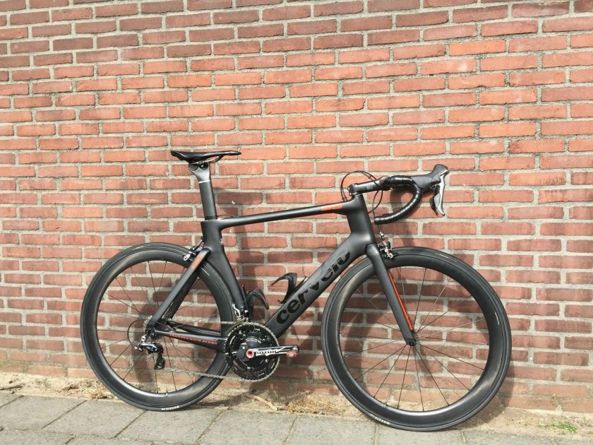 Велосипед серого цвета