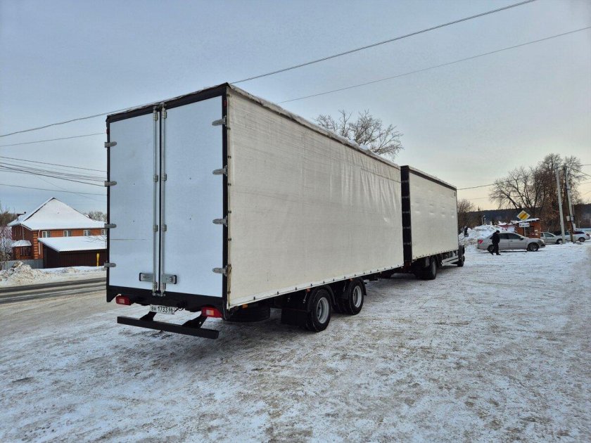 Прицеп тентованный