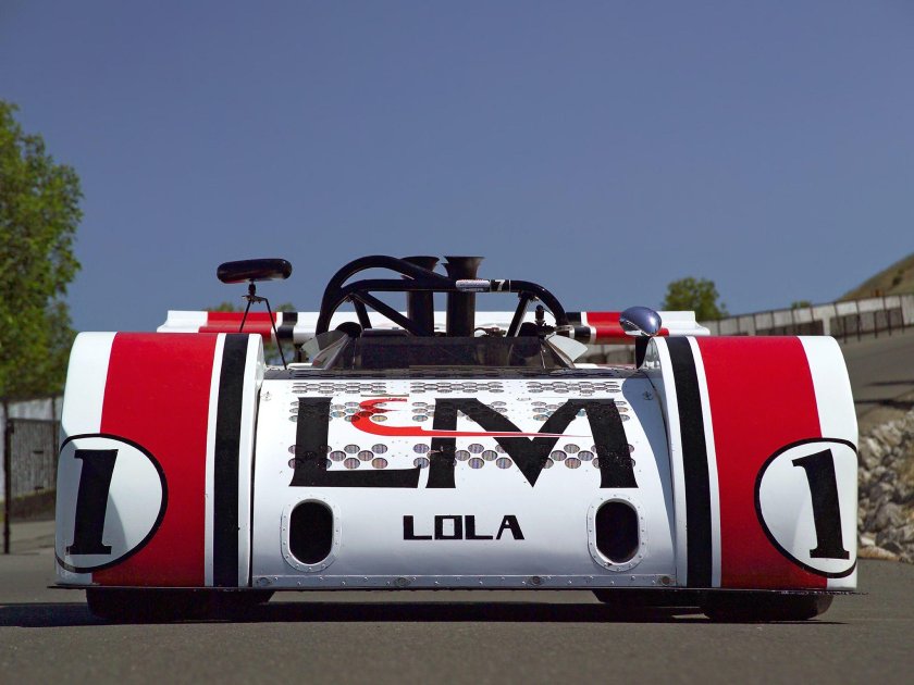 Машина Лола гоночная