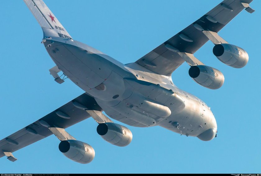 Самолет-заправщик ил-78м-90а