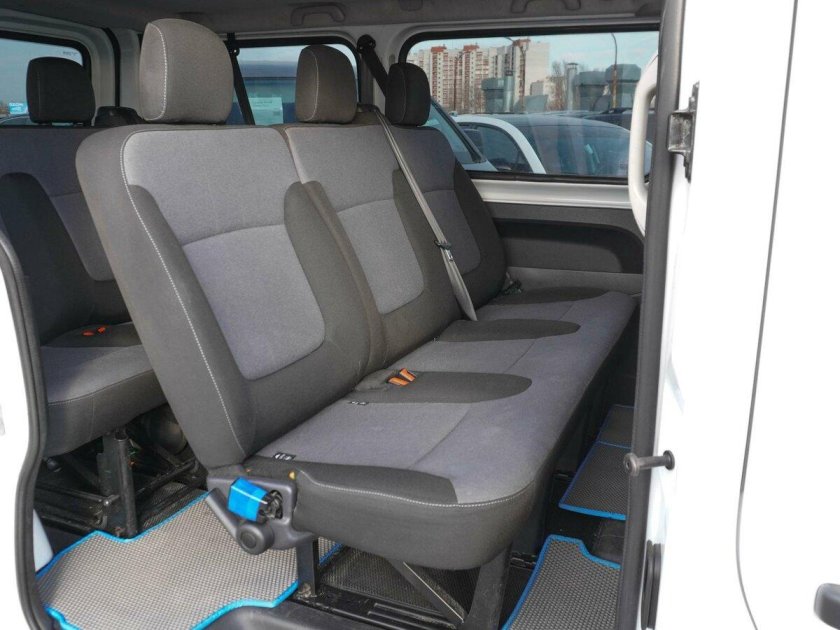 Opel vivaro салон