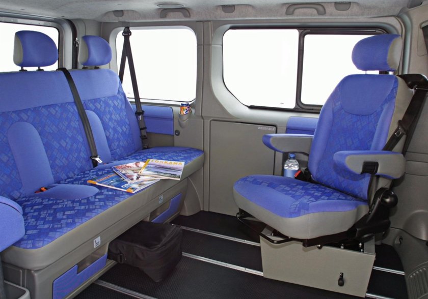 Opel Vivaro 2010 салон