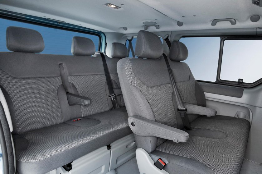 Opel Vivaro 2010 салон