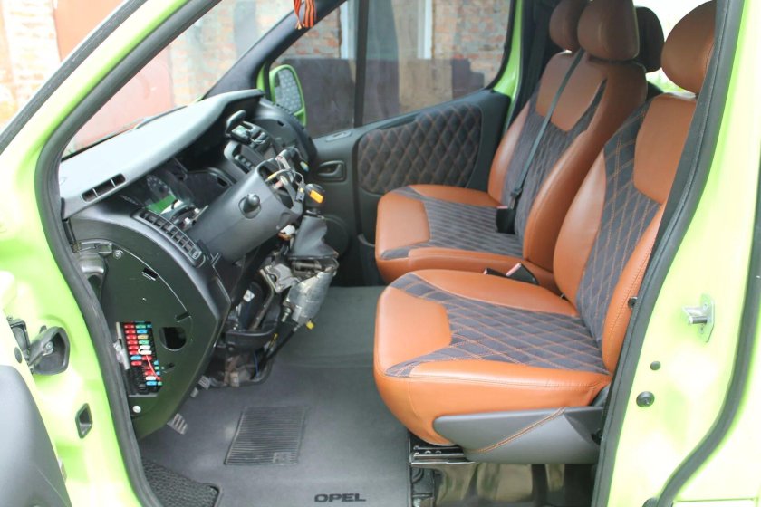 Opel Vivaro, 2002 салон