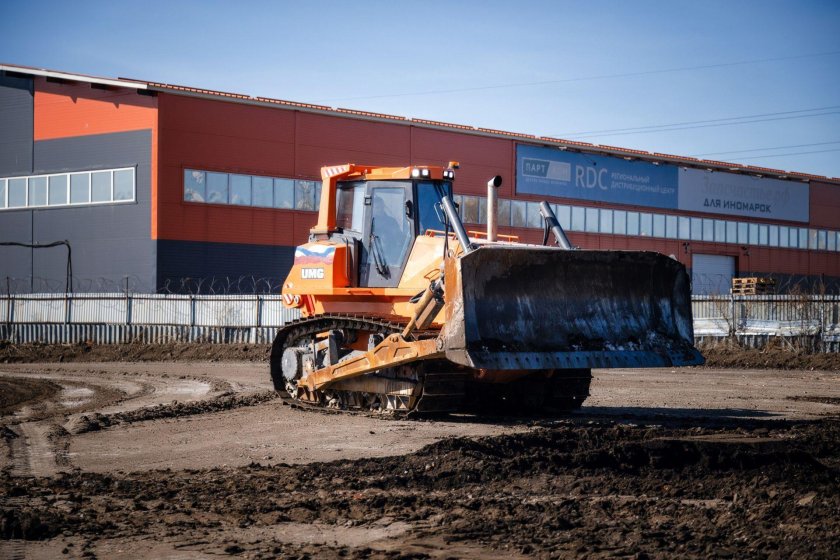 Гусеничный бульдозер