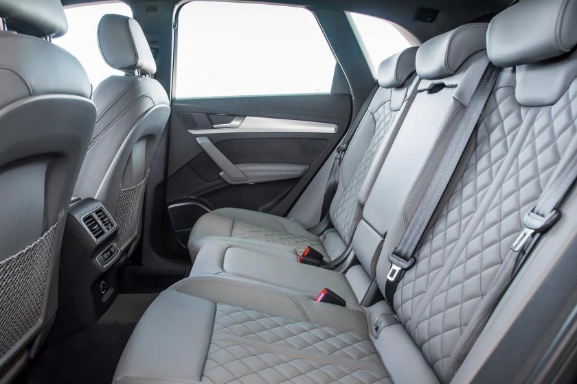 Ауди ку 8 салон сзади